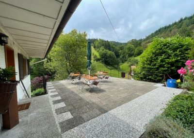 ausblick vordere terrasse - ferienhaus hof busems - schwarzwald-lounge