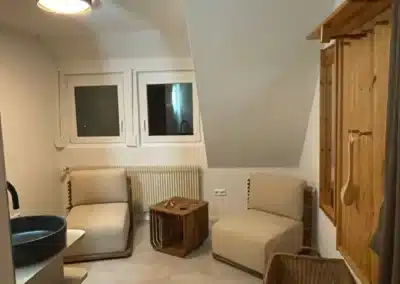 Ruhiger Spa- und Ruhebereich mit Liegen im Ferienhaus Tanne und Tal Relax im Schwarzwald