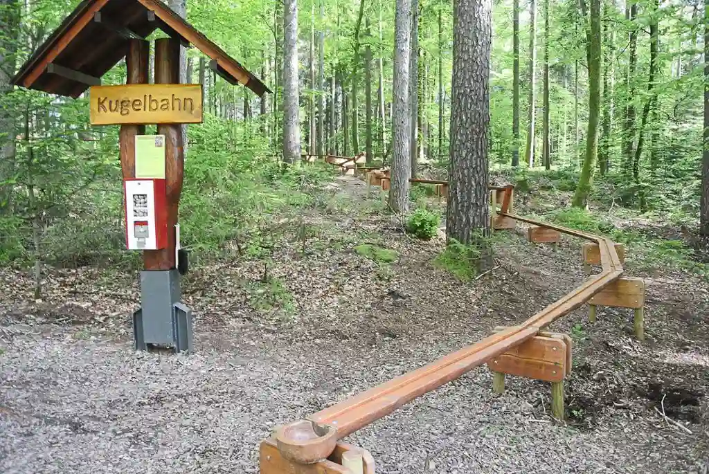Kugelbahn auf dem Holzweg in Baiersbronn im Schwarzwald