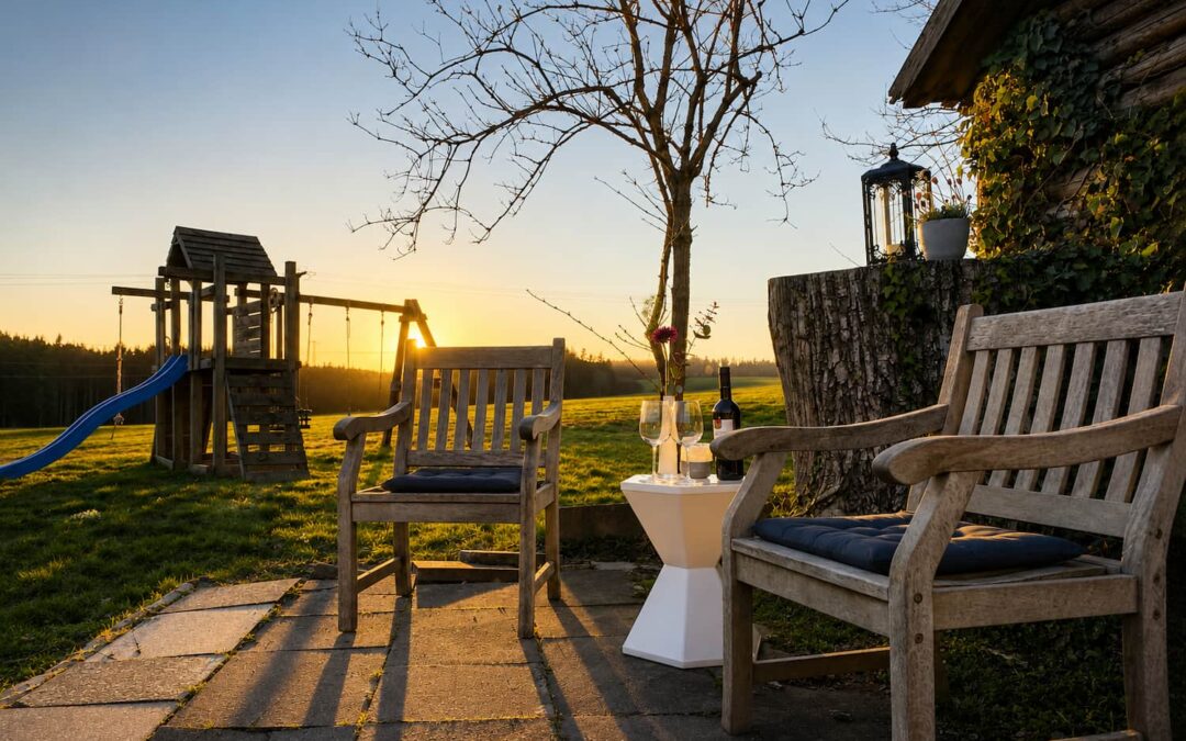 Urlaub mit Kindern im Schwarzwald auf familienfreundlicher Terrasse mit Spielplatz im Garten