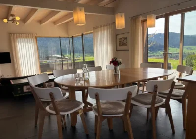 Essbereich im Ferienhaus Baiersbronn Weitblick mit Blick auf den Schwarzwald