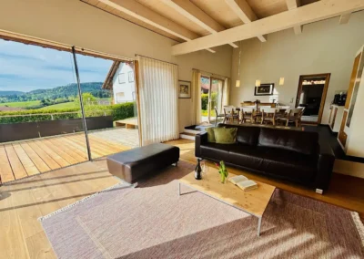 Wohnbereich im Ferienhaus Baiersbronn Weitblick mit Terrasse und Schwarzwaldblick